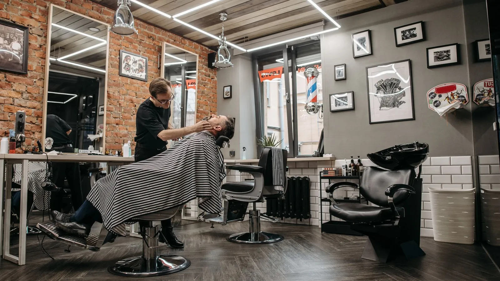 Ustaad — Barbershop & Men's Salon storefront theme